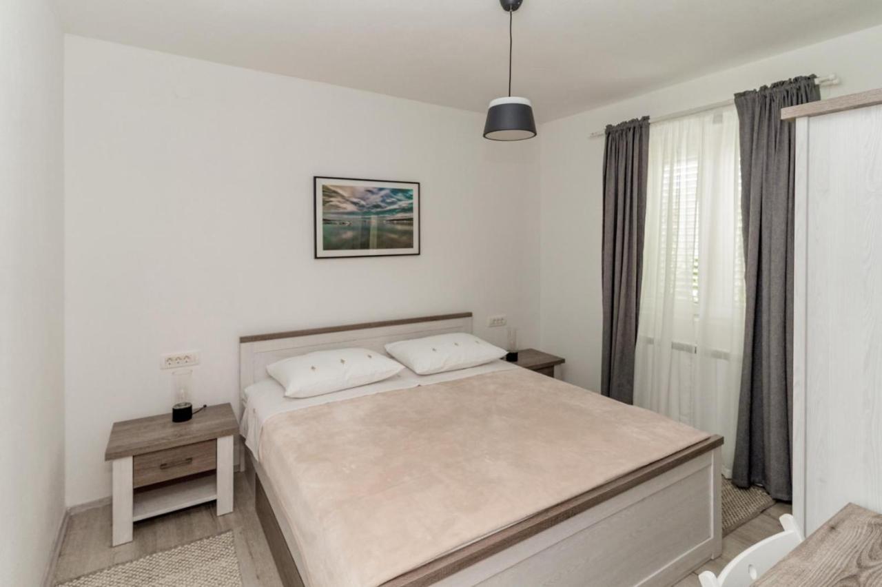Apartments Happy Сукошан Екстер'єр фото