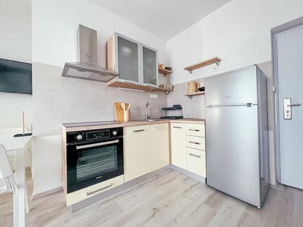 Apartments Happy Сукошан Екстер'єр фото